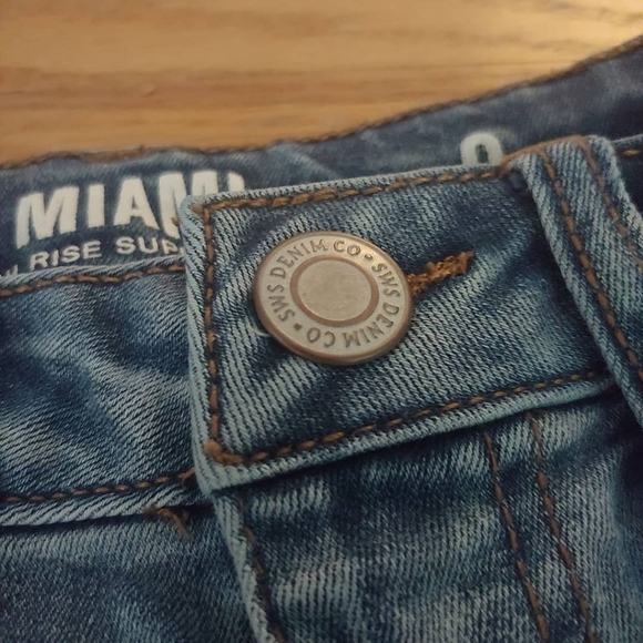 Light Ripped Jeans - Picture 3 of 3